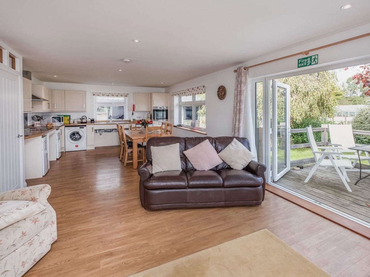 Grange Farm Holiday's - Red Squirrel Lodge - Holiday Lodge in Southern England - Image 3