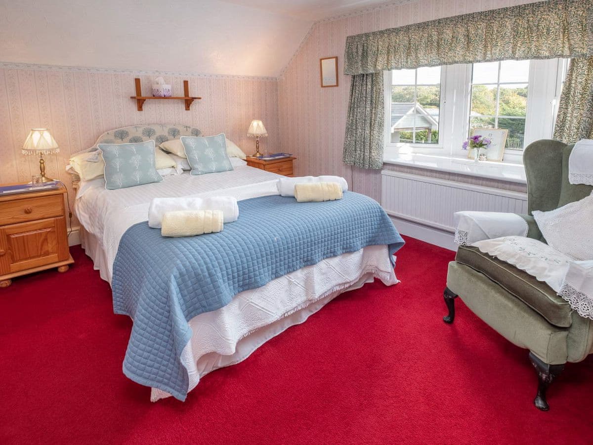 grange farm holidays grange farm house ref ukc2531 in wootton near ryde isle of wight welcomecottages grange farm holidays grange farm house ref ukc2531 in wootton near ryde isle of wight welcomecottages