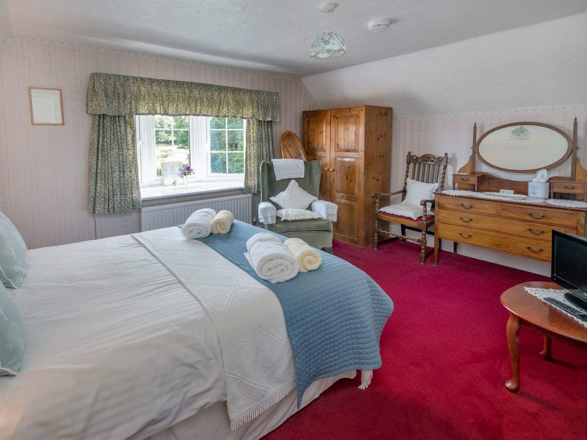 grange farm holidays grange farm house ref ukc2531 in wootton near ryde isle of wight welcomecottages grange farm holidays grange farm house ref ukc2531 in wootton near ryde isle of wight welcomecottages