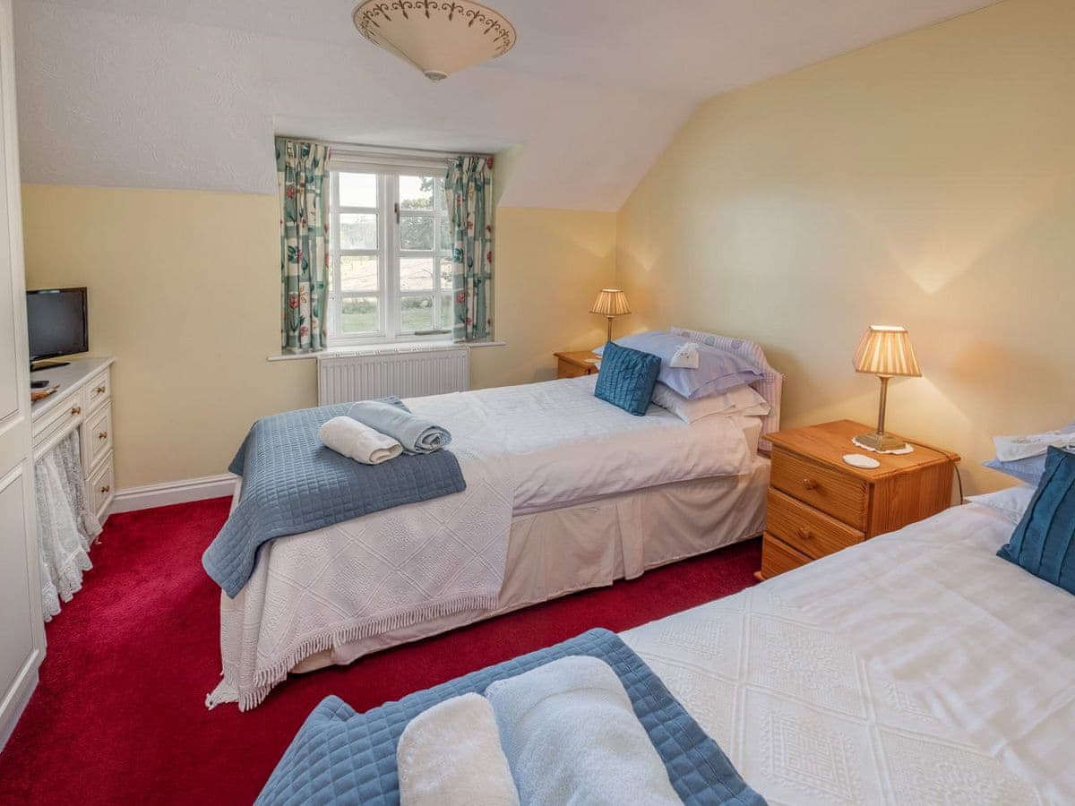 grange farm holidays grange farm house ref ukc2531 in wootton near ryde isle of wight welcomecottages grange farm holidays grange farm house ref ukc2531 in wootton near ryde isle of wight welcomecottages
