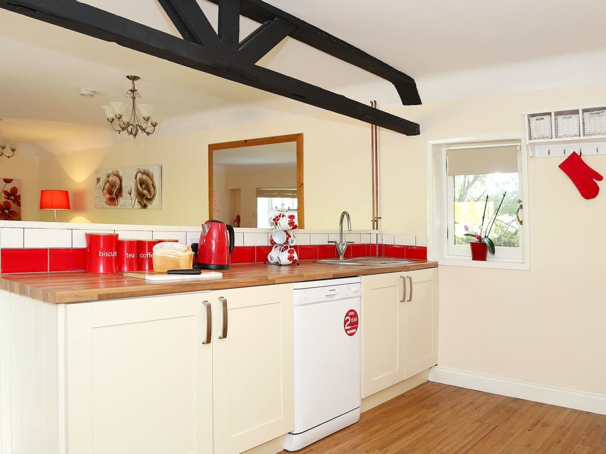 Rose Cottage Ref M389420 In West Hougham Near Dover Kent