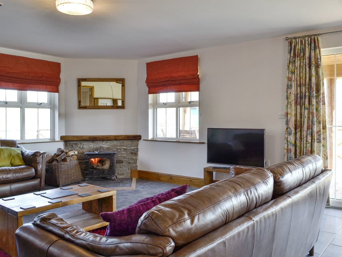 Lakeside Lodge - Image 4
