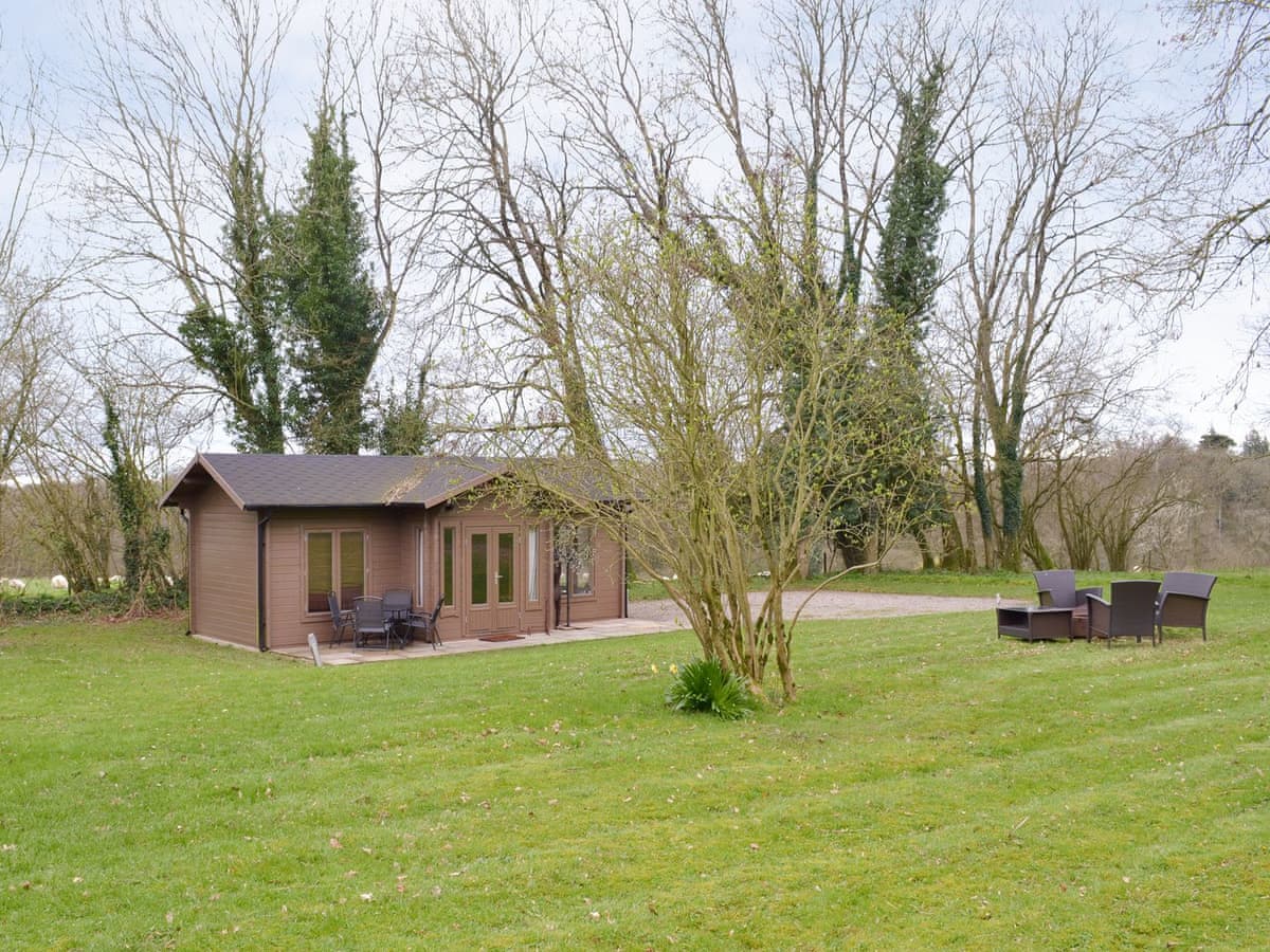 Gooseberry Lodge - Holiday lodge in Southern England - Image 1