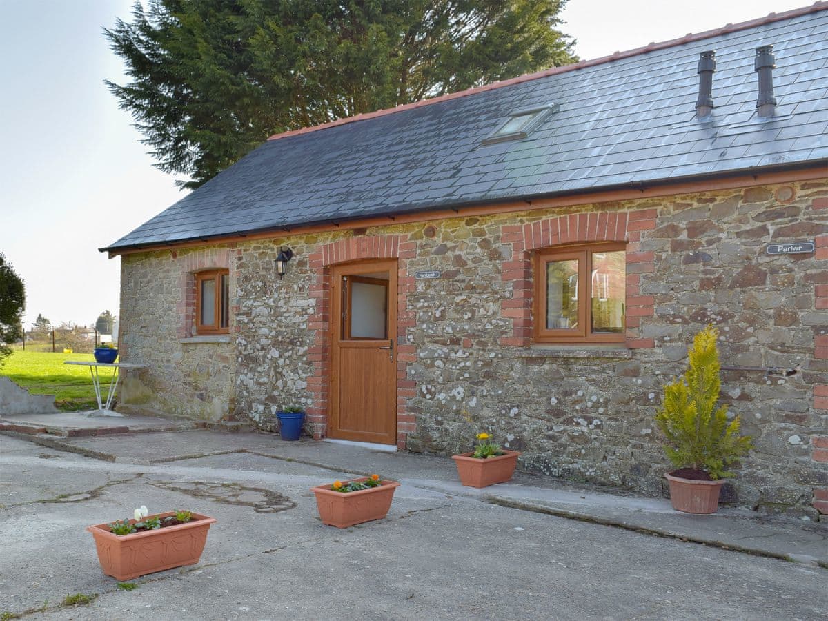 Blaenhirbant Isaf Cottages - Hen Llaeth