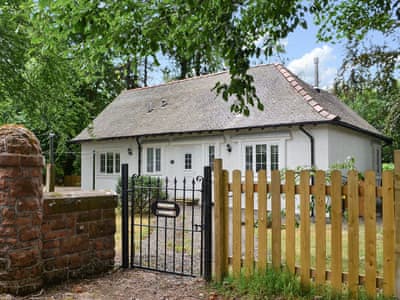 Maynes Lodge Cottages In Glasgow Scottish Cottages