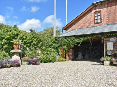The Coach House Ref W40581 In East Burton Near Wareham Dorset