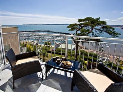 The Salty Dog In Torquay Devon Blue Chip Holidays