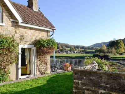 Riverside Ref Uk10196 In Tintern Near Monmouth Monmouthshire