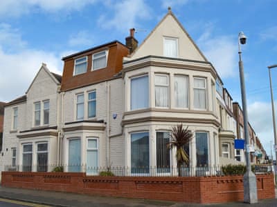 Cherry Tree House Ref Ukc3978 In Blackpool Lancashire