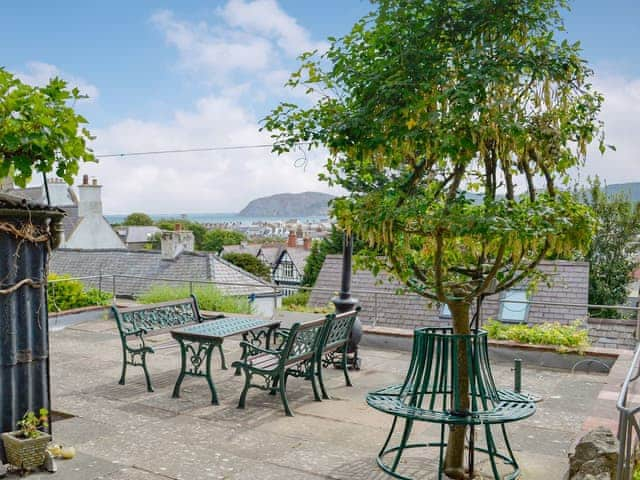 Iola Cottage Ref 28052 In Great Orme Llandudno County Conwy