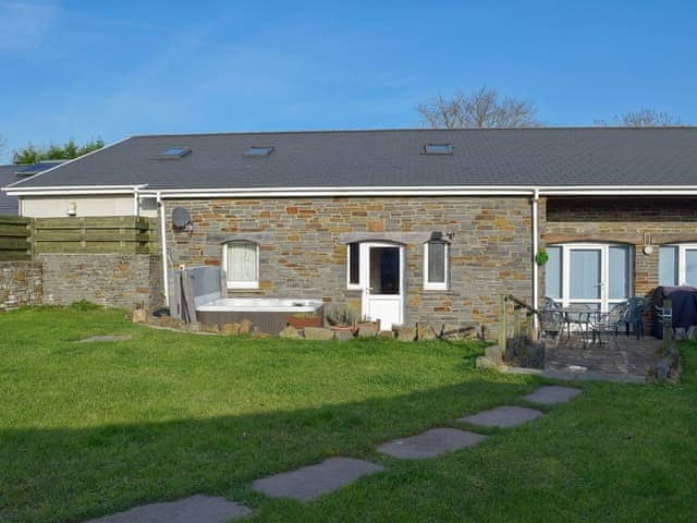 Glanmwrg Barn Ref Os2 In Llangennech Near Llanelli