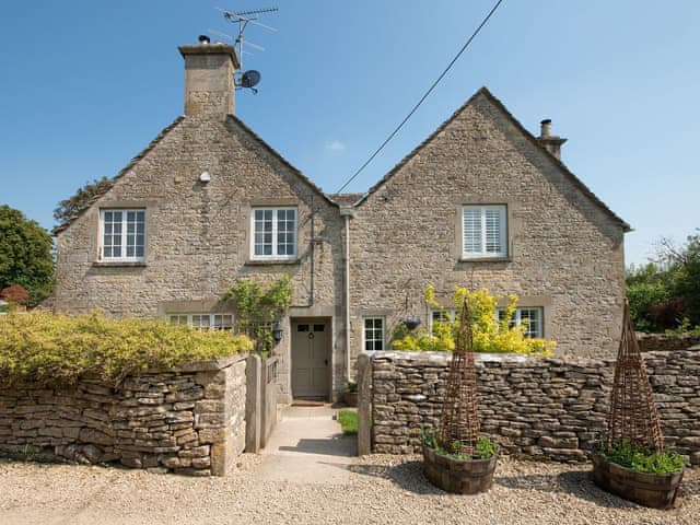 Somersby House Ref M523224 In Near Cirencester Gloucestershire