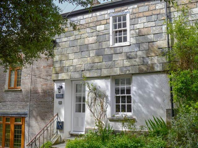 Beehive Cottage Ref 15814 In St Breock Near Wadebridge Cornwall