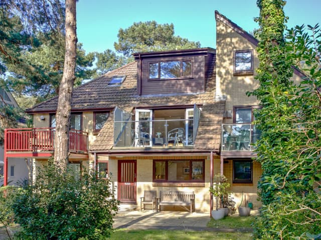 2 Red Sails Ref Bcreds In Sandbanks Dorset Cottages Com
