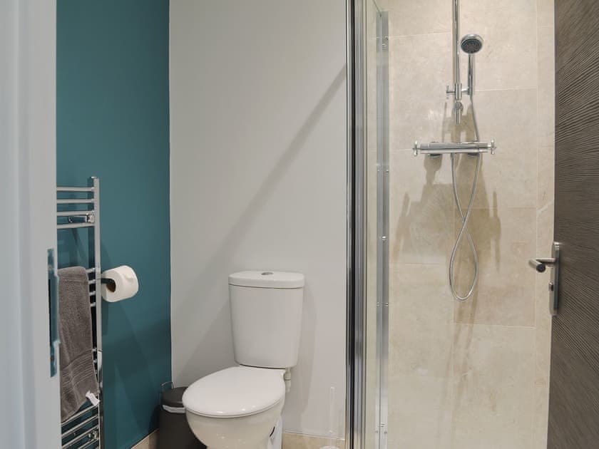 En-suite shower room | The Loft - Struncheon Hill Farm, Brandesburton, near Bridlington