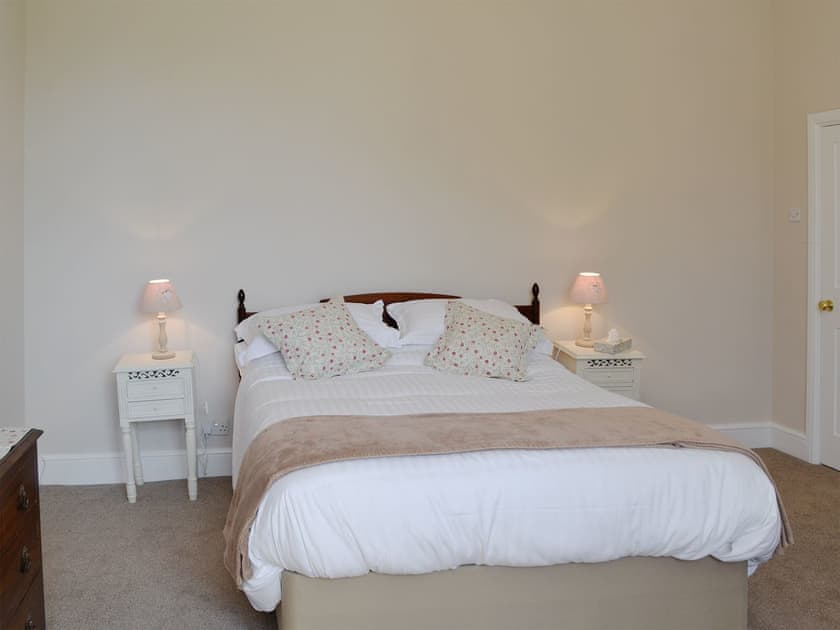 Charming double bedroom | The Farmhouse - Round Chimneys Farm, Glanvilles Wootton, near Sherborne