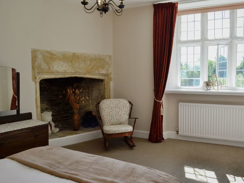 Charming double ebdroom | The Farmhouse - Round Chimneys Farm, Glanvilles Wootton, near Sherborne