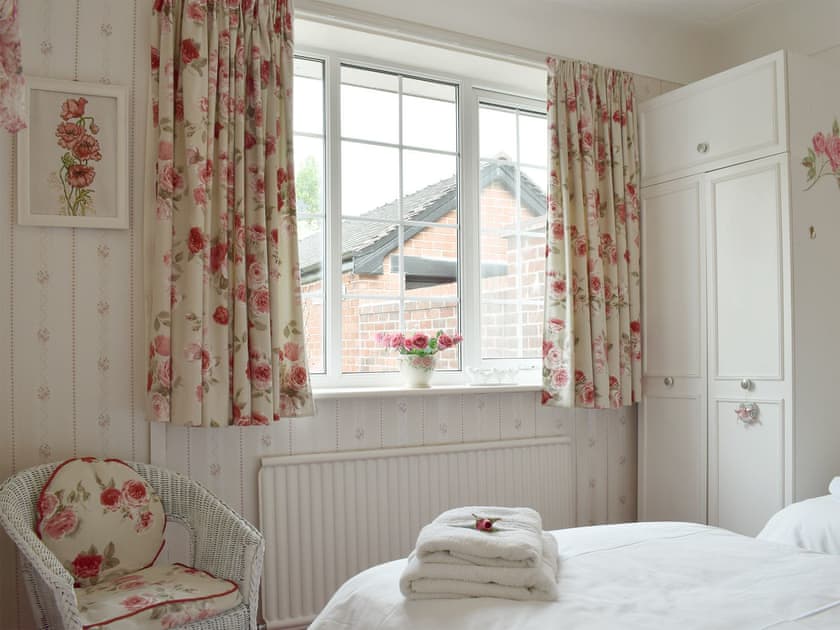Comfy twin bedroom | Rose Cottage, Scarisbrick, near Southport 
