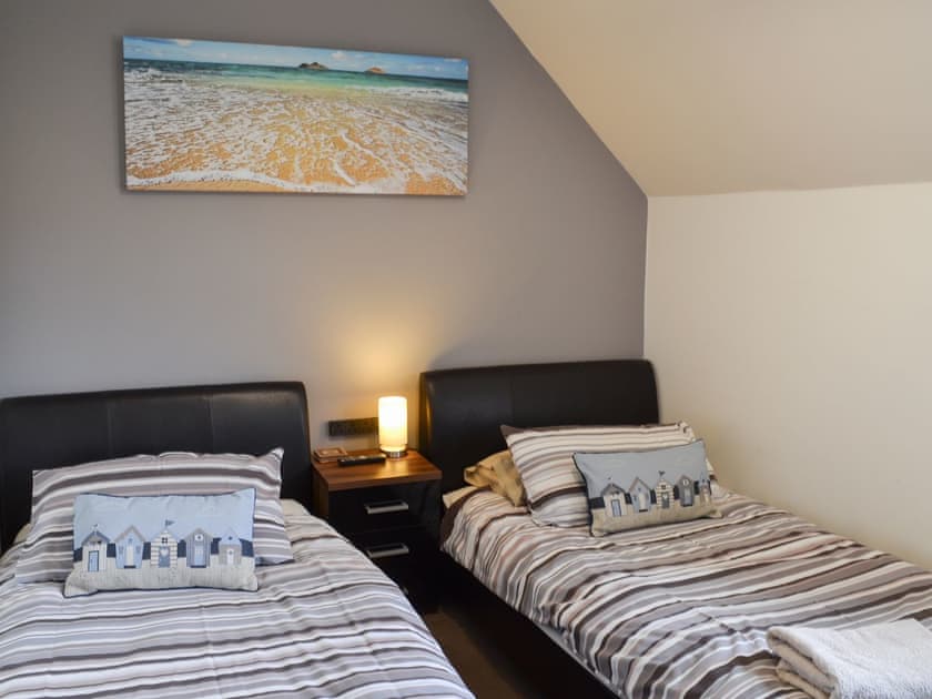 Twin bedroom | Sandy Bay Cottage - The Bay, Filey, near Scarborough