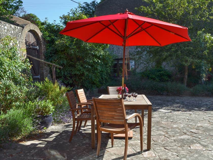 Enclosed courtyard with sitting-out-area | Darwin Cottage, Jevington
