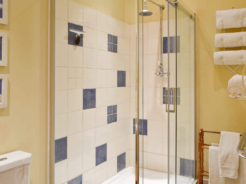 Shower room | Darwin Cottage, Jevington