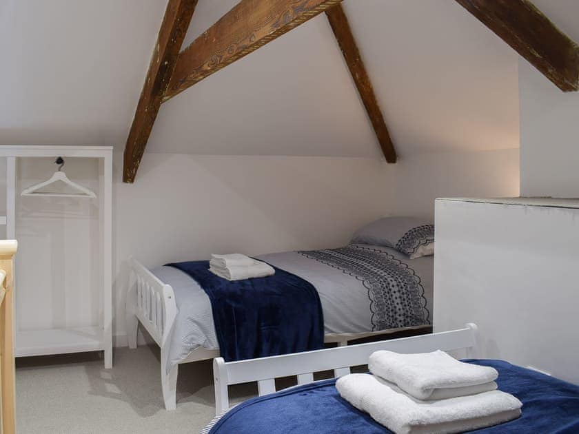 Good-sized twin bedroom | Cilwendeg Lodge, Boncath, near Cardigan