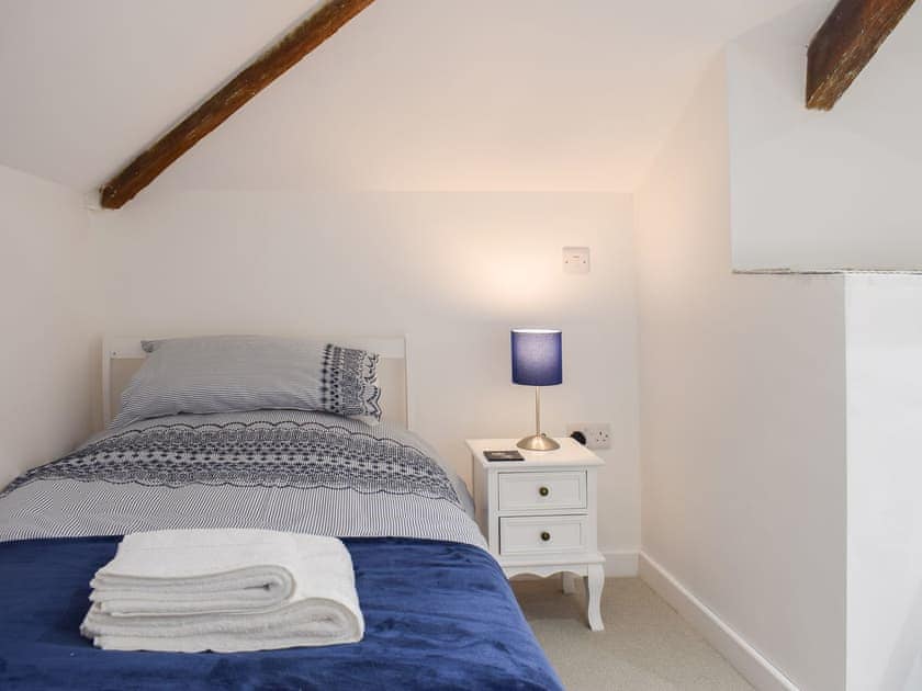 Light and airy twin bedroom | Cilwendeg Lodge, Boncath, near Cardigan