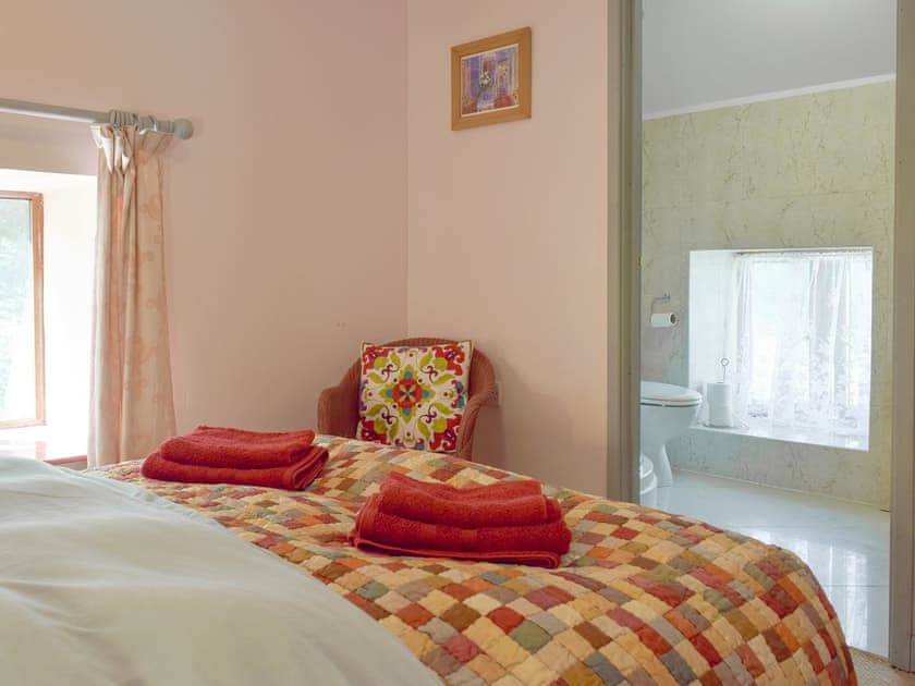 Peaceful en-suite double bedroom | Mill Cottage - Pendegy Mill, Llanybri, near Carmarthen
