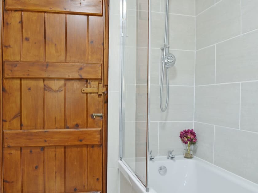 Family bathroom | Chessons FarmStable Cottage, Wadhurst, near Tunbridge Wells