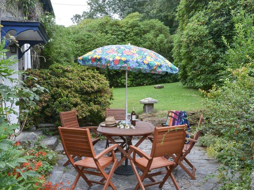 Sitting out area | The Farmhouse - Lanwithan Cottages, Lostwithiel