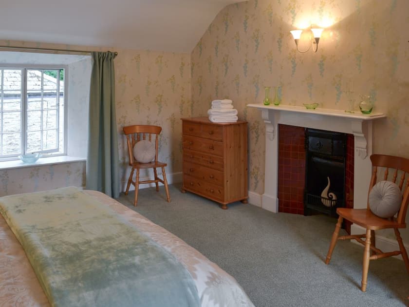 Double bedroom | The Farmhouse - Lanwithan Cottages, Lostwithiel