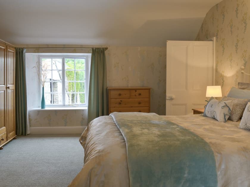 Double bedroom | The Farmhouse - Lanwithan Cottages, Lostwithiel