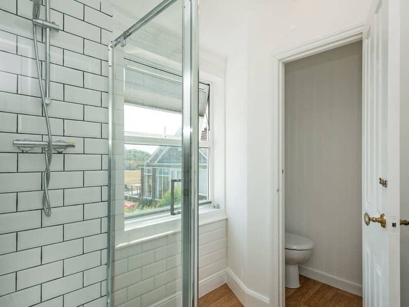 Well presented en-suite shower room | Marion’s Sea View, Overstrand, Cromer