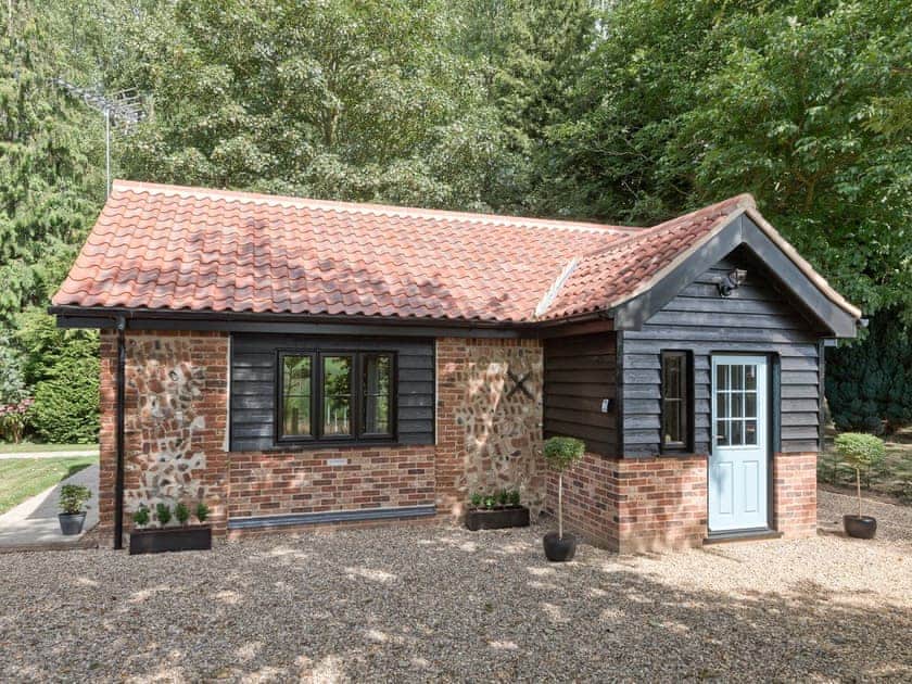 Detached, single-storey property, located completely off the beaten track, in a peaceful and magical location | Rivers Rest, Oxnead, near Norwich