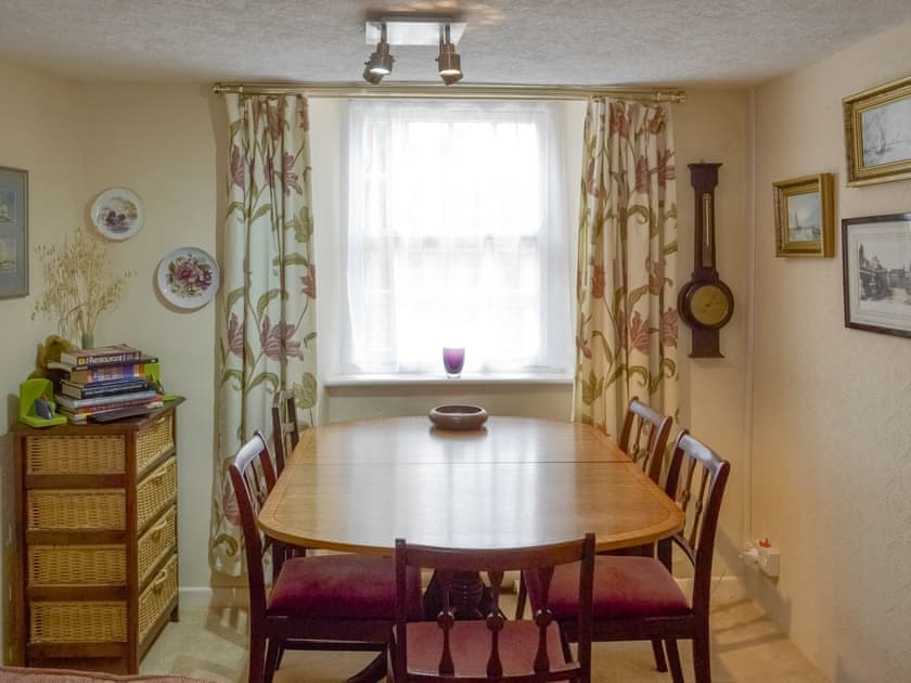 Spacious dining area | Pebbles, Lympstone, near Exmouth