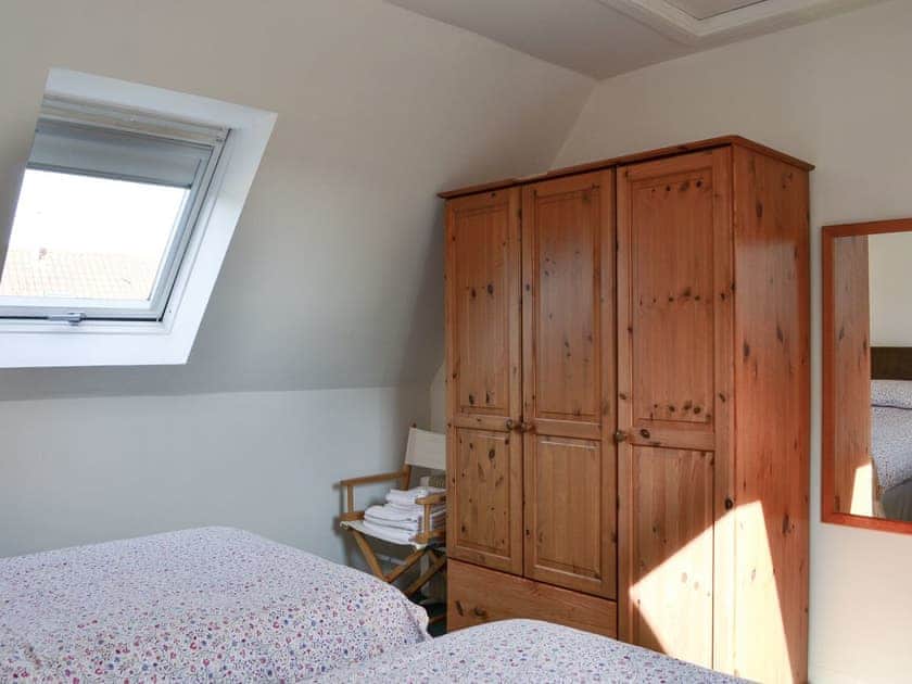 Twin bedroom | Goose Cottage, Drumcrosshall, Bathgate near Edinburgh