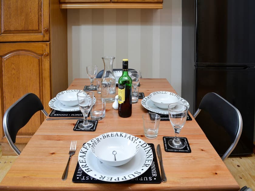 Enjoy a family meal in the lovely kitchen/diner | Creel Cottage, Auchmithie, near Arbroath