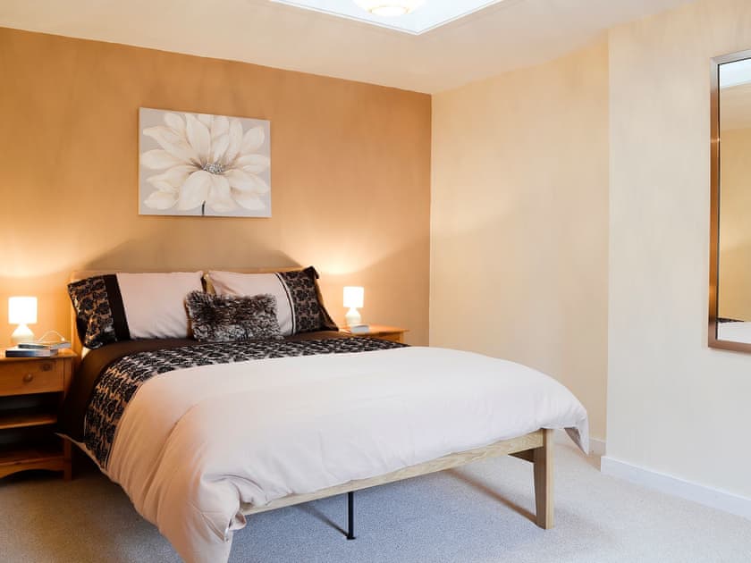 Welcoming double bedded room | Creel Cottage, Auchmithie, near Arbroath