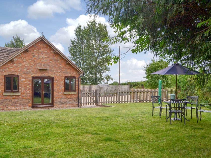 Large lawned garden | Skimblescott Barn, Much Wenlock