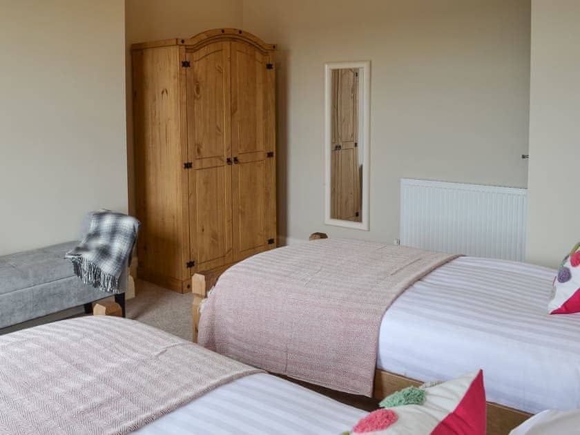 Twin bedroom | Oaklands View, Scarborough