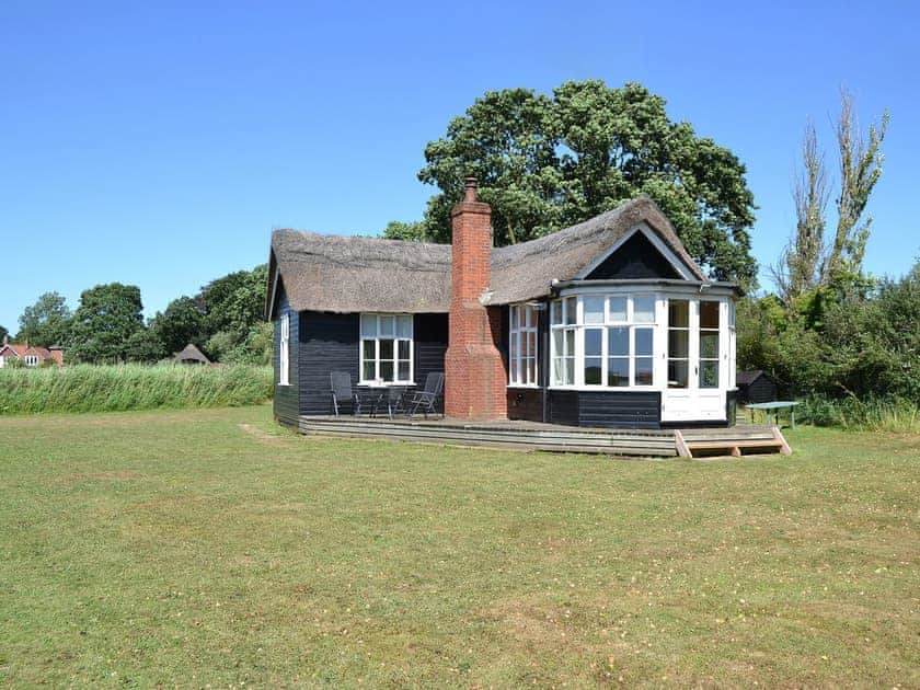 Beautiful detached holiday cottage on the Norfolk Broads | The Studio, Hickling