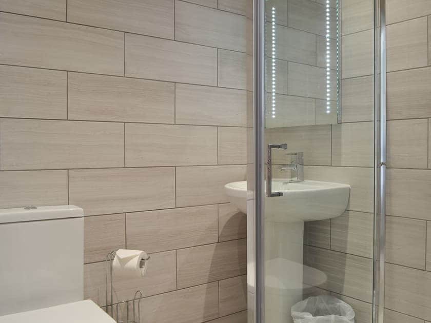 En-suite | Llwyn Du, Abersoch, near Pwllheli