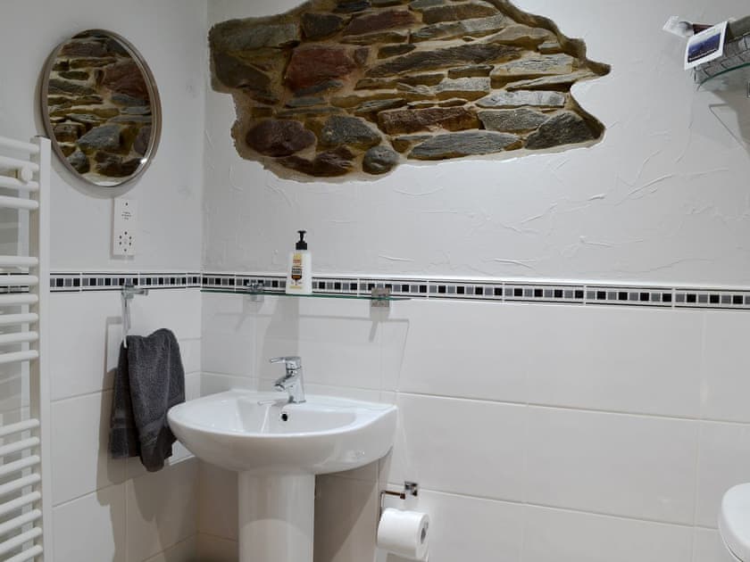 Shower room | Grange End Stables - Grange End Cottages, Grasmere