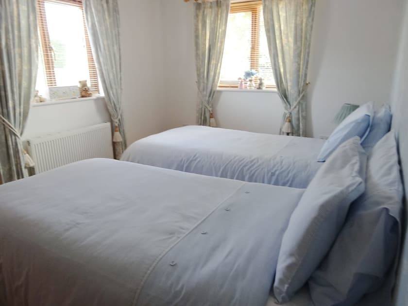 Comfy twin bedroom | Brook Lodge Country Cottage, Wroot, near Doncaster