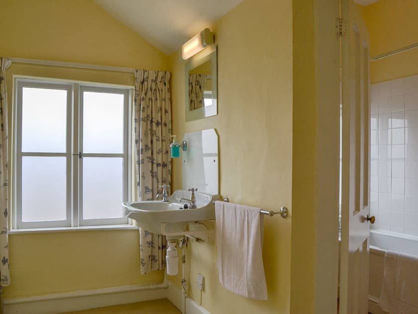Bathroom | Cronkhill Farmhouse, Attingham Park, near Shrewsbury