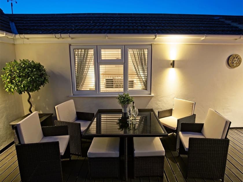 Relaxing sitting-out-area at night | Broadland Hideaway, Martham, near Great Yarmouth