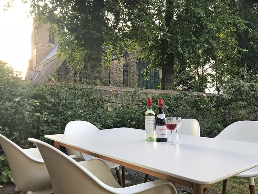 Enjoy the sunshine in the enclosed back garden | Church View, Alnwick