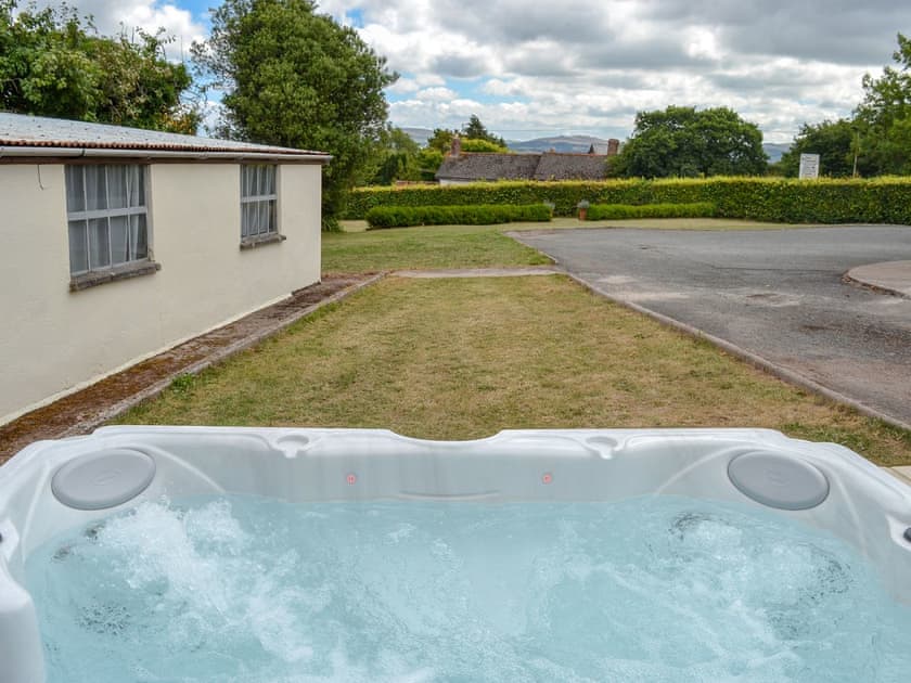 Hot tub | Barwick, Exbourne, near Okehampton