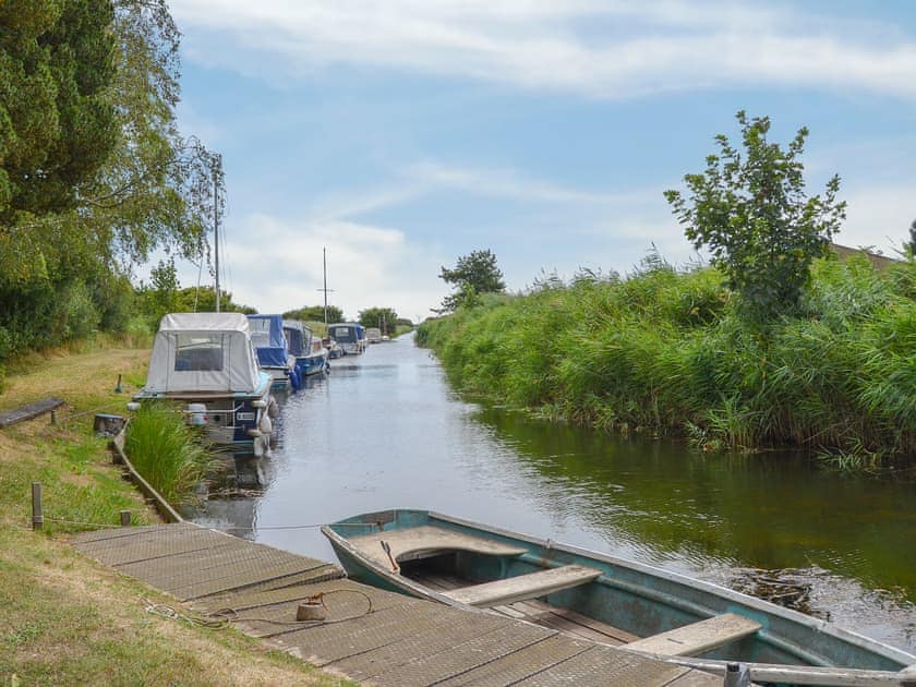 Private 7 yards of single line mooring for visitor’s own boat. Rowing dinghy available | Bridge End, Bridge Way - Bridge House Holidays, Waxham