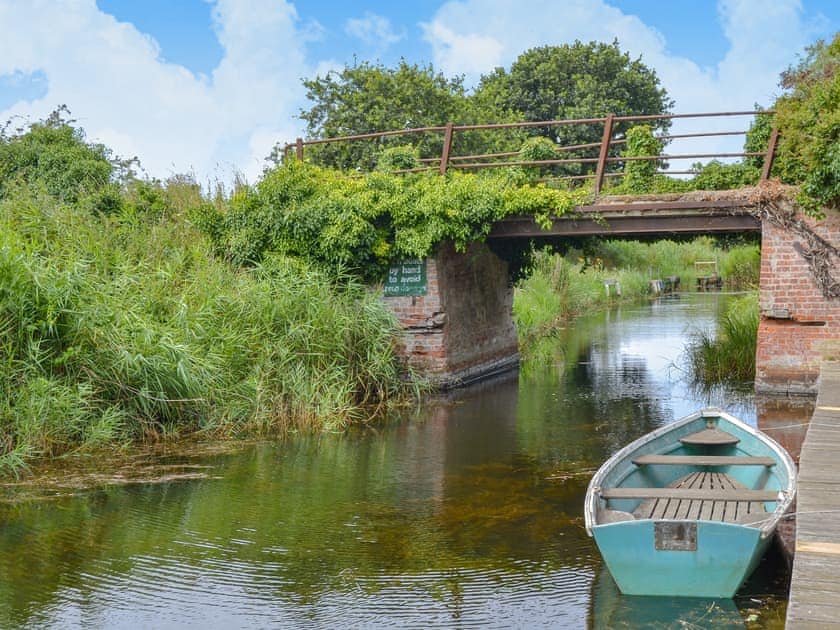 Private 7 yards of single line mooring for visitor’s own boat. Rowing dinghy available | Bridge End, Bridge Way - Bridge House Holidays, Waxham